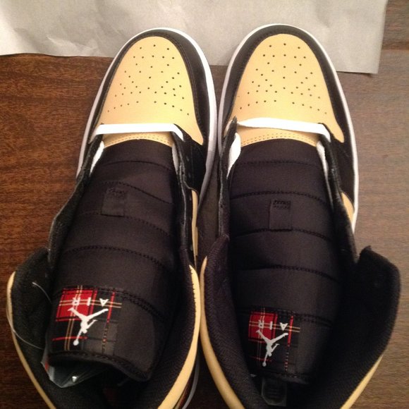 Air Jordan 1 Mid SE Men's Black/Sesame/Red Sneakers - USA Size:11 - New in Box - Picture 8 of 15